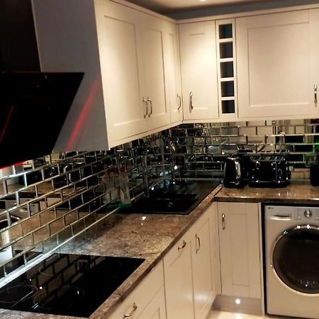 Impeccable 2-Bed House Leilighet London Eksteriør bilde