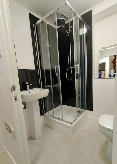 Impeccable 2-Bed House Leilighet London Eksteriør bilde