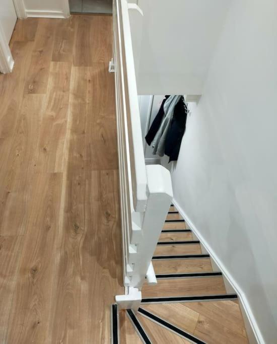 Impeccable 2-Bed House Leilighet London Eksteriør bilde