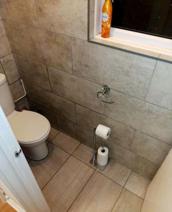 Impeccable 2-Bed House Leilighet London Eksteriør bilde
